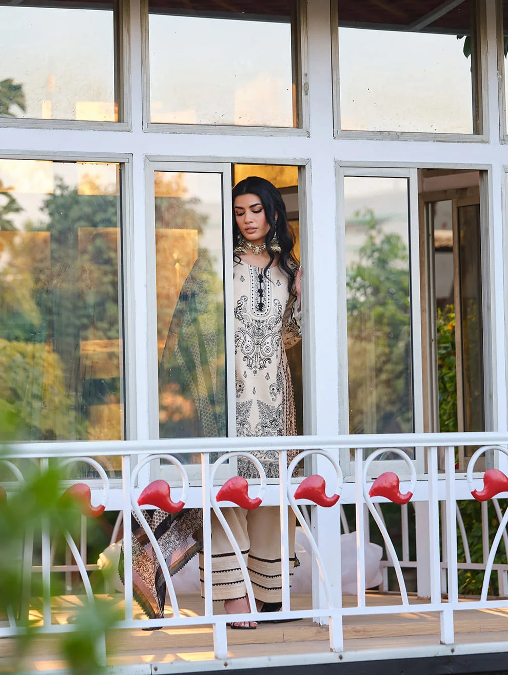 MLL-04  IVORY ELEGANCE