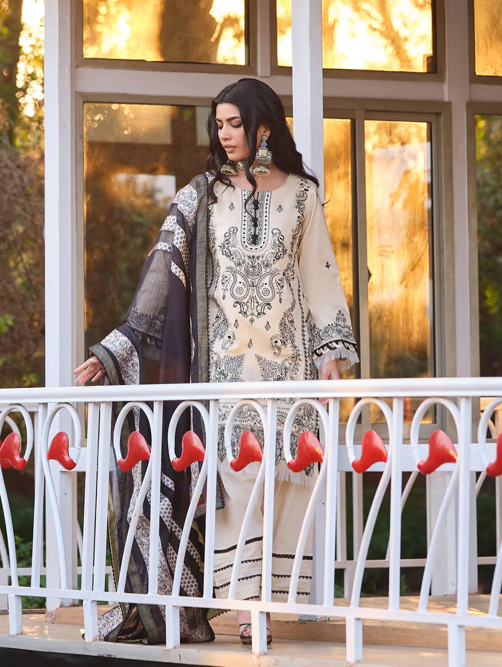 MLL-04  IVORY ELEGANCE