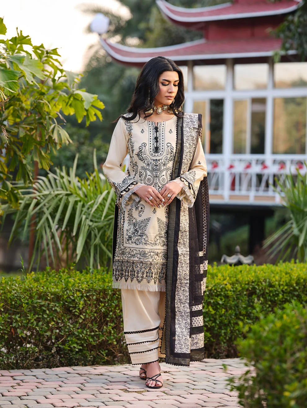 MLL-04  IVORY ELEGANCE
