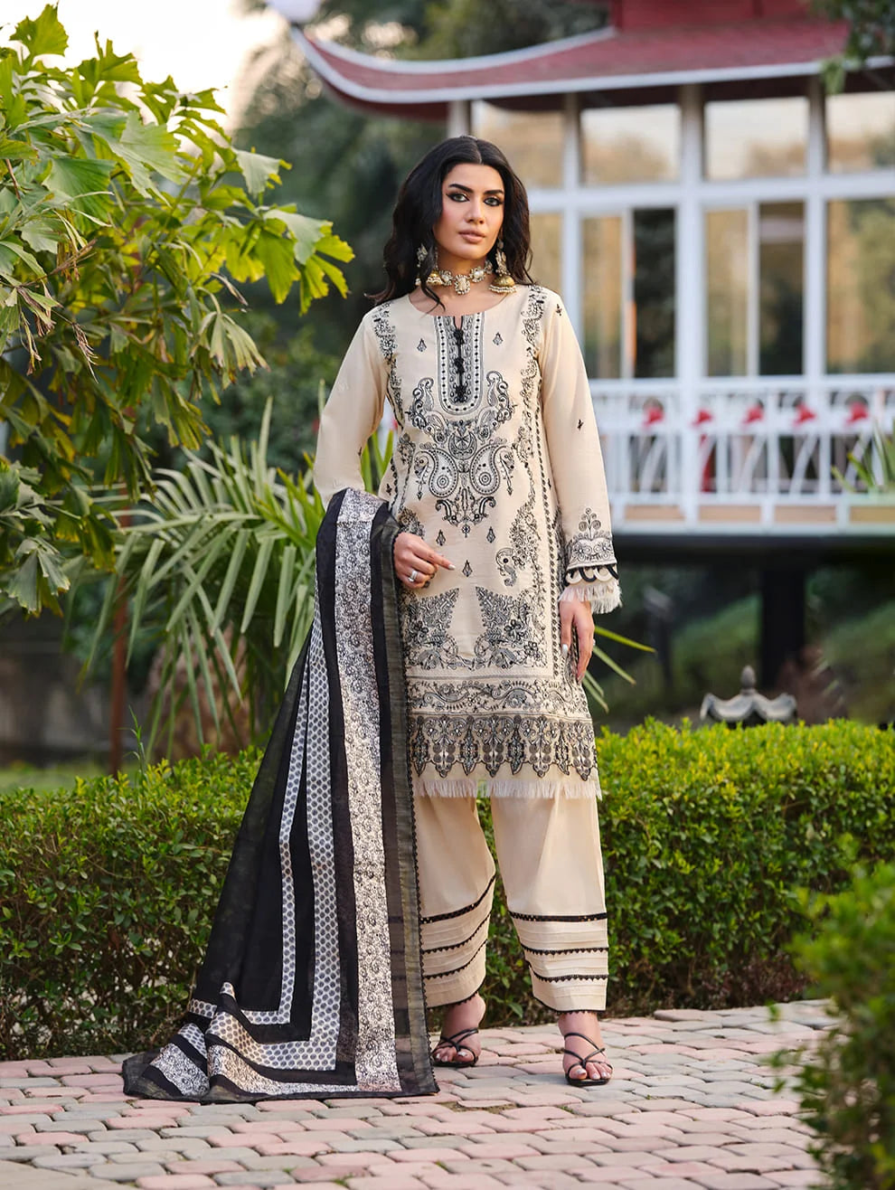 MLL-04  IVORY ELEGANCE