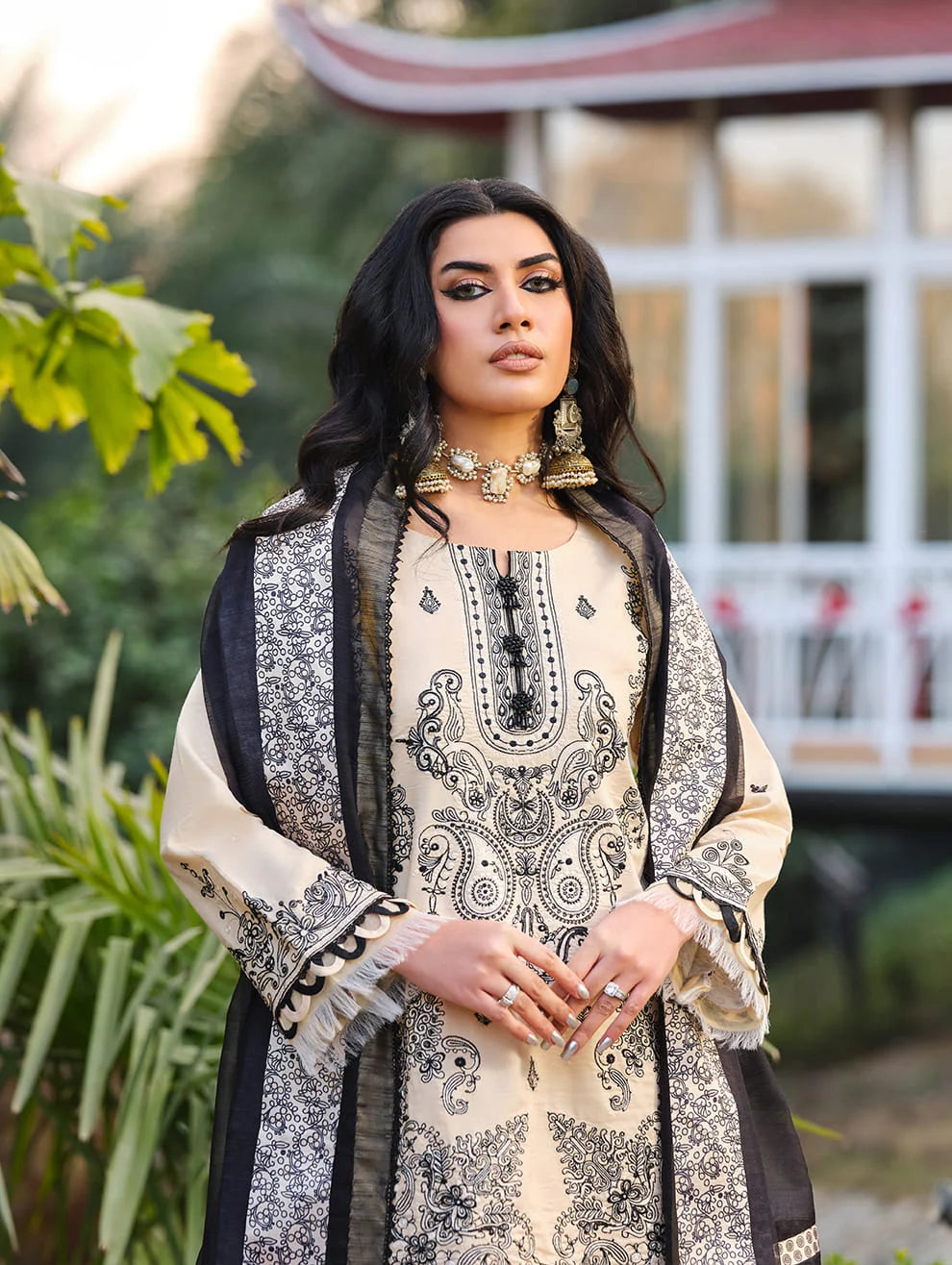 MLL-04  IVORY ELEGANCE
