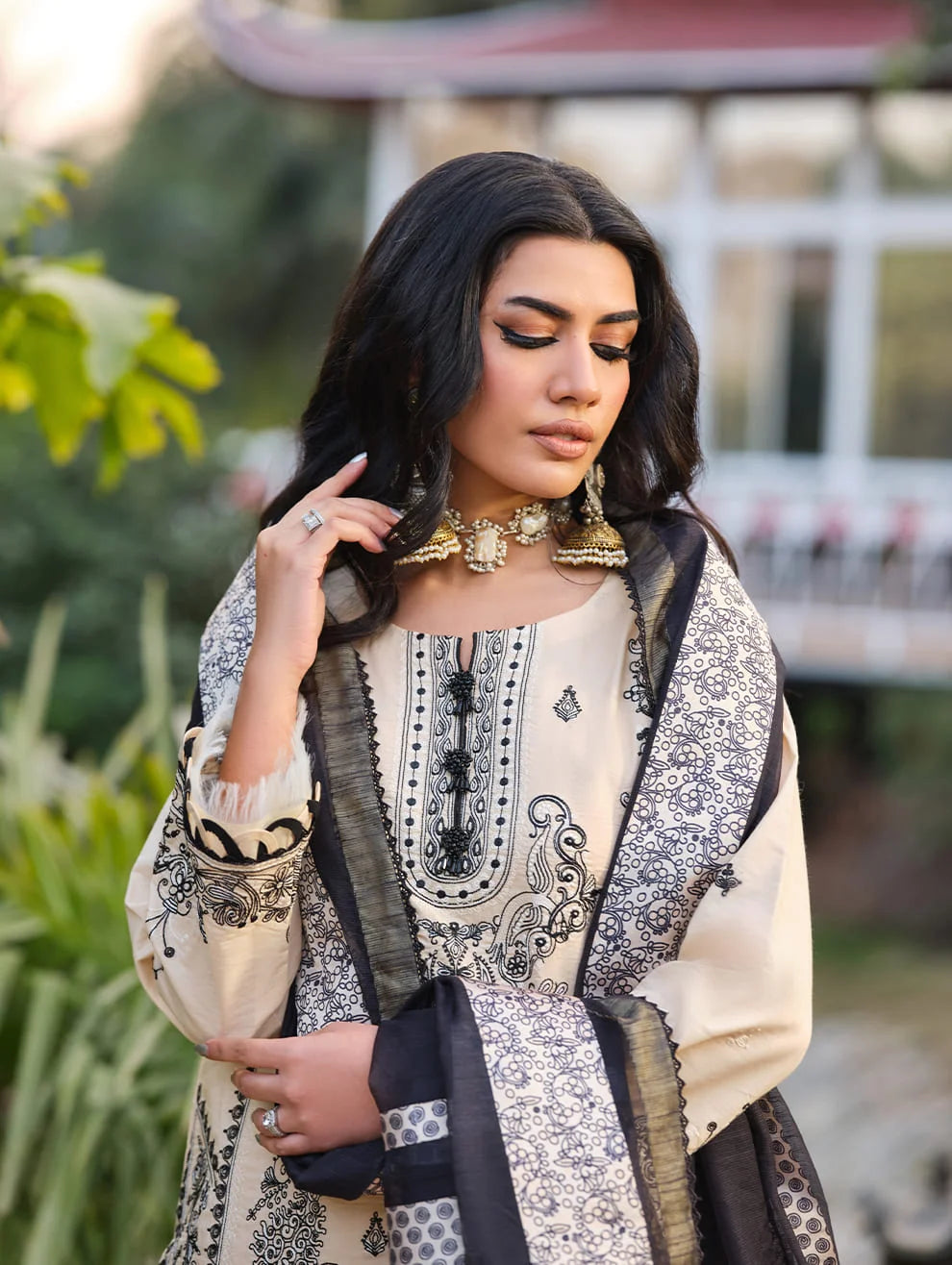 MLL-04  IVORY ELEGANCE